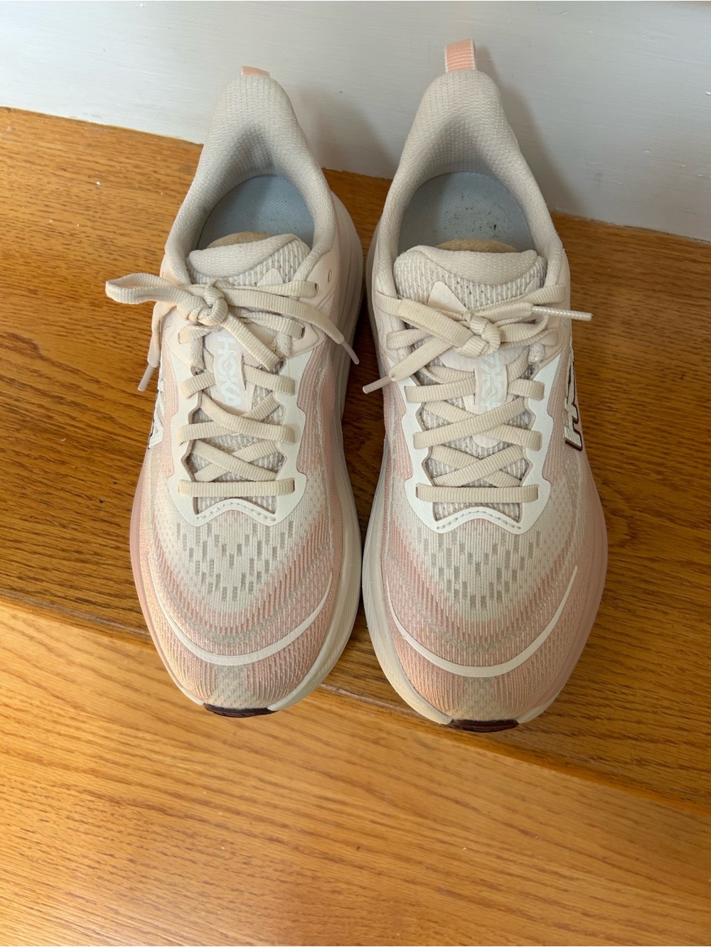 Hoka Women's Sky Flow Size 7 — Rose Cream